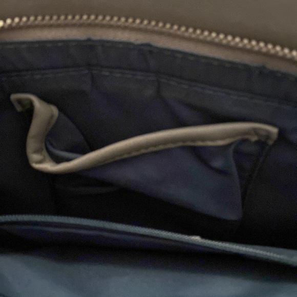 Grey matt & nat crossbody or shoulder bag - Picture 3 of 9